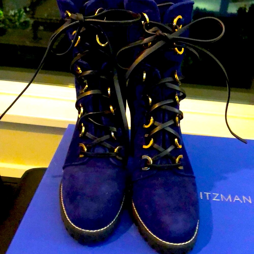 Gorgeous Stuart Weitzman Purple Suede Boots